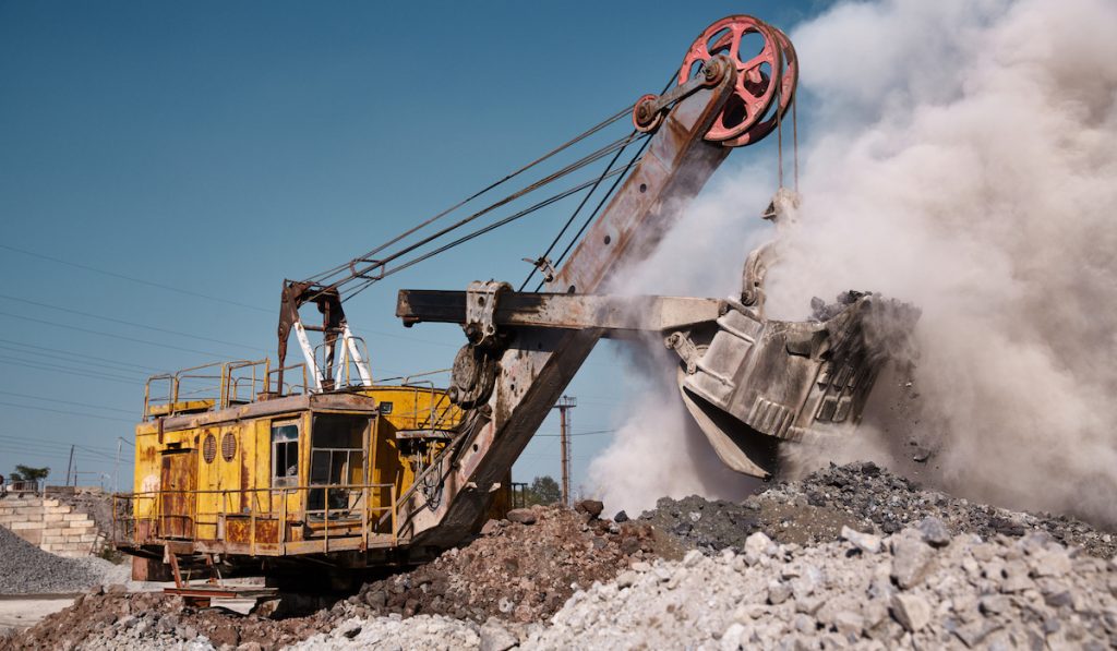 quarry bucket excavator doing work